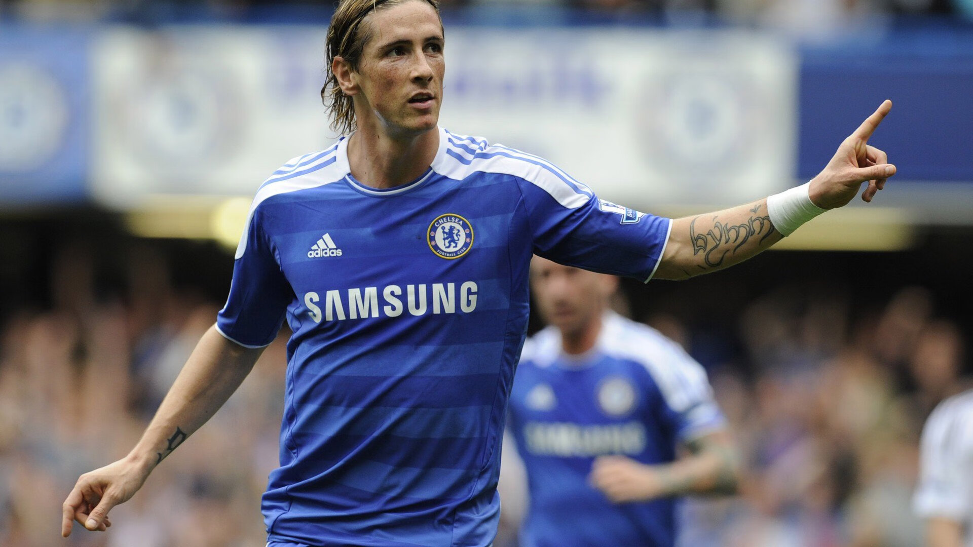 英超争冠之夜，阿圭罗关键进球定乾坤