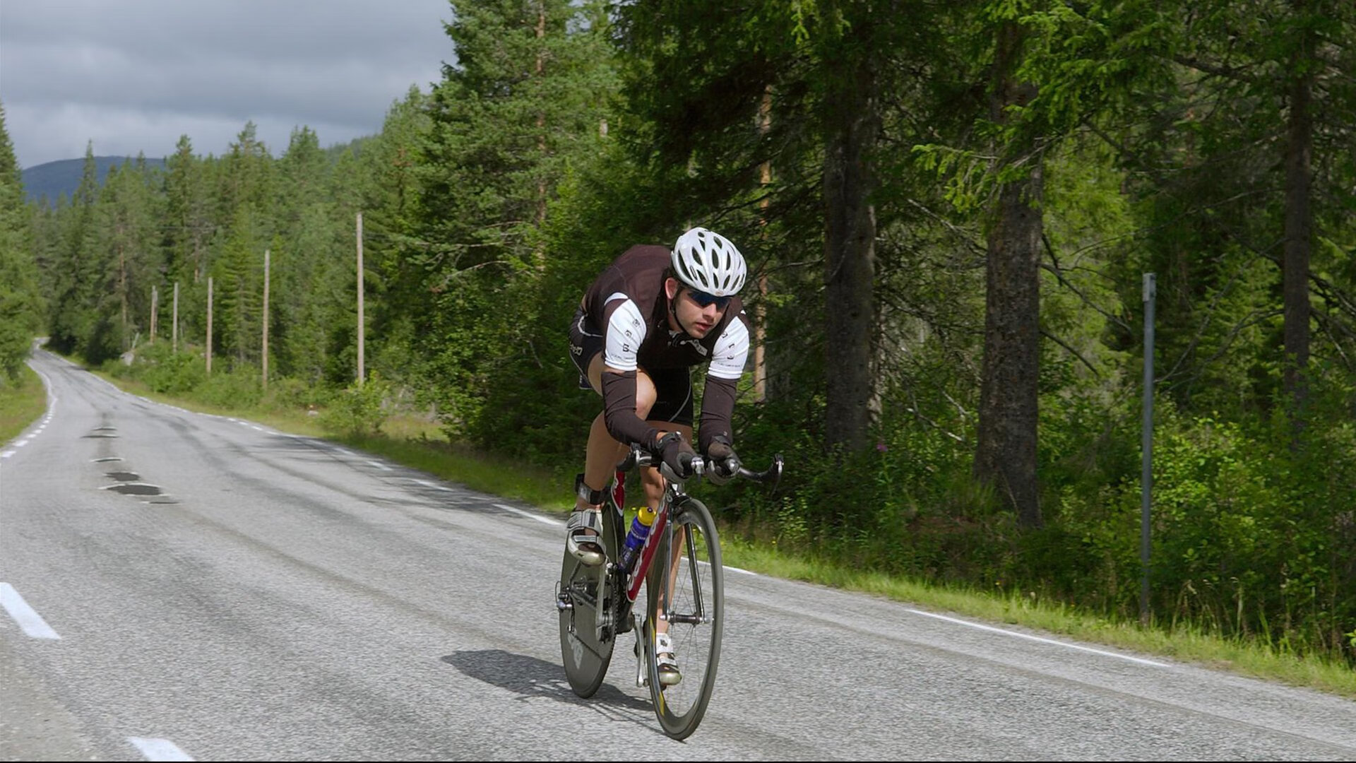 北欧寒锋与黄黑烈焰，哈兰德一锤定音，多特蒙德跨越芬兰铁壁